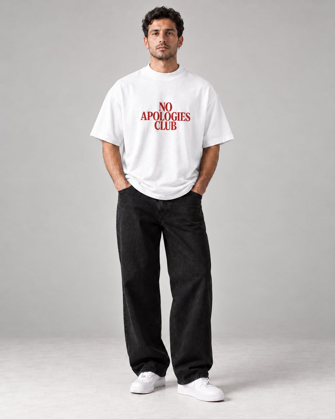 No Apologies Oversized Tee blanc porté, homme — FredJo Paris