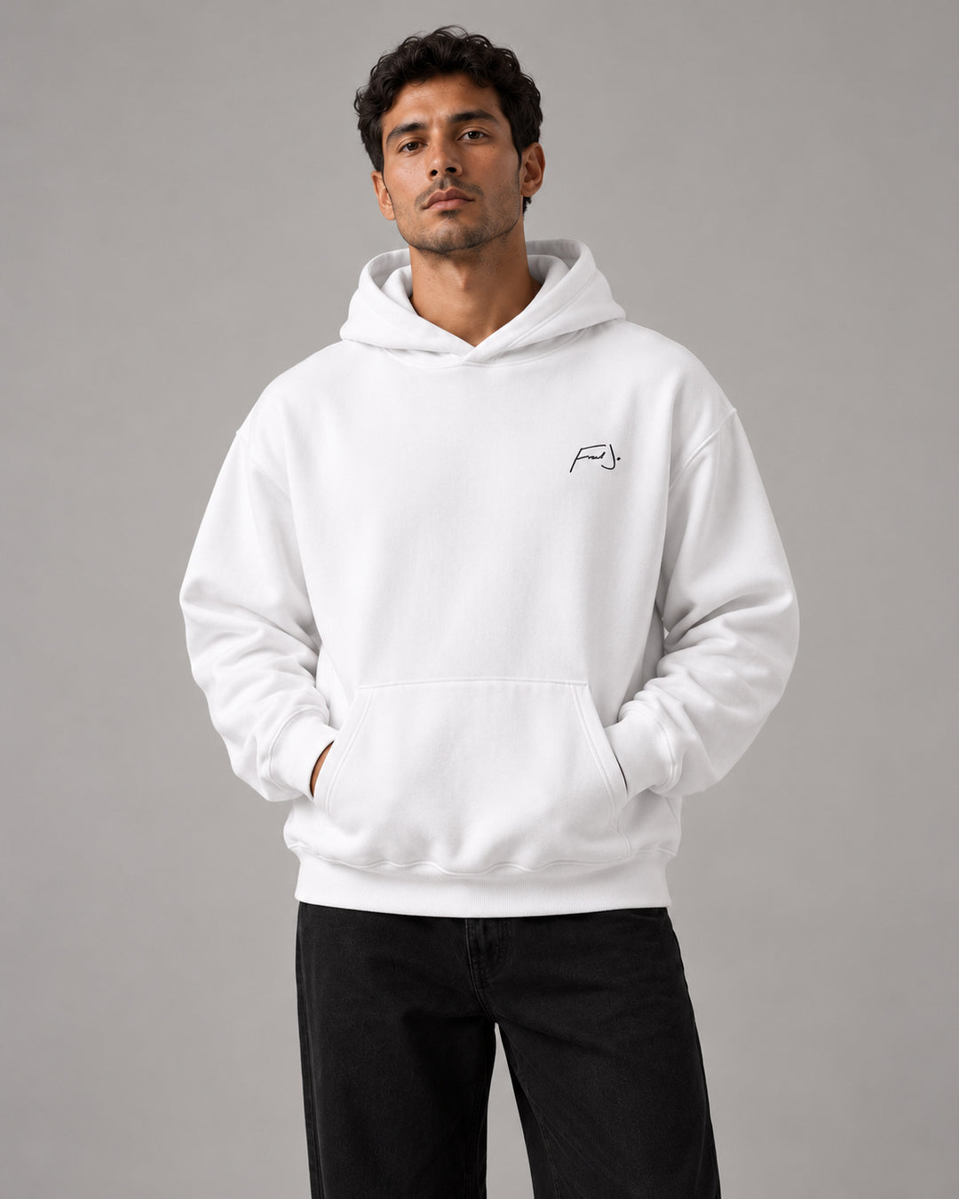 FredJo White Hoodie porté, homme — streetwear Paris
